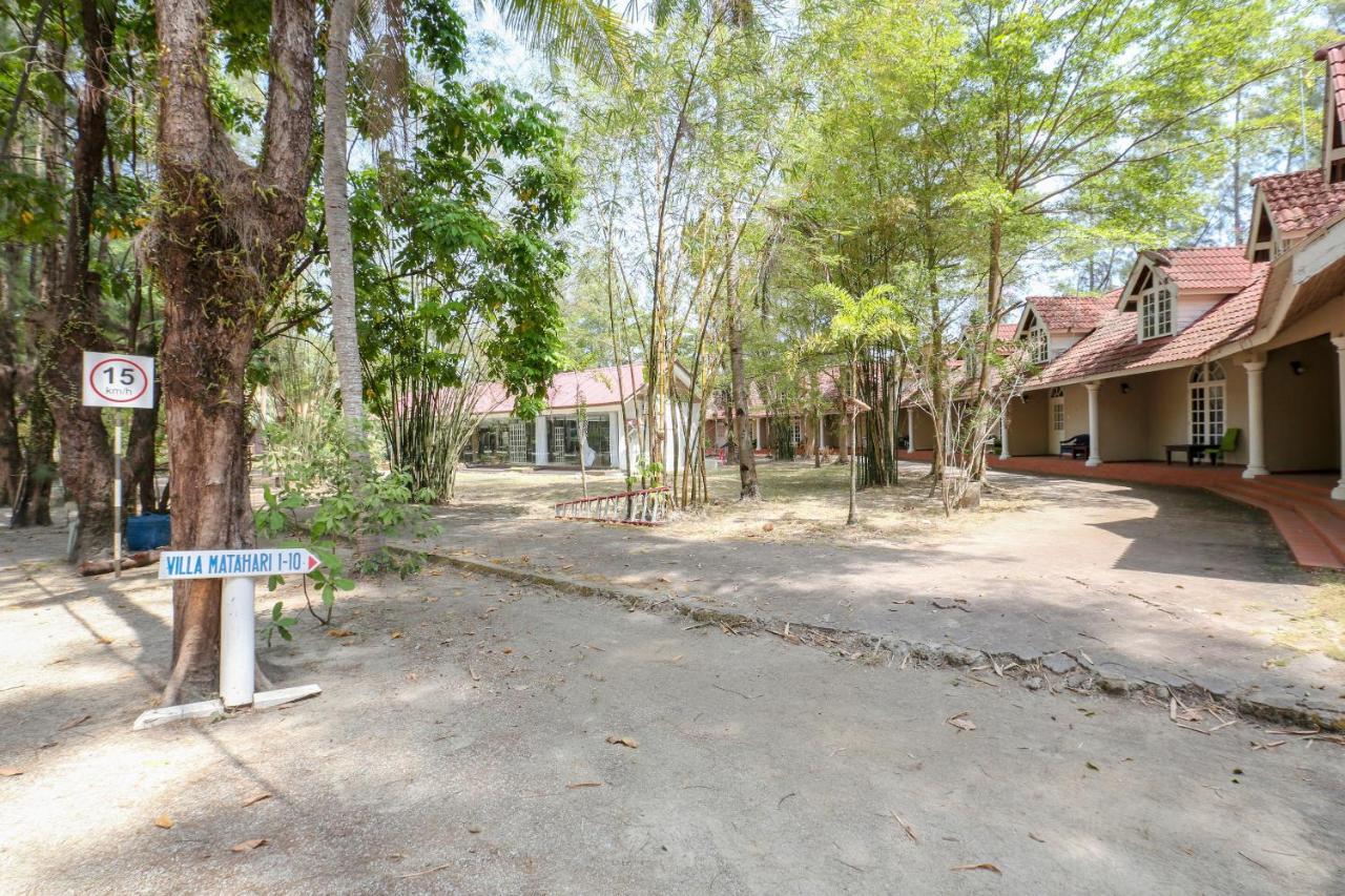 Villa Danialla Beach Resort Kampong Ayer Terjun Pinang Zewnętrze zdjęcie
