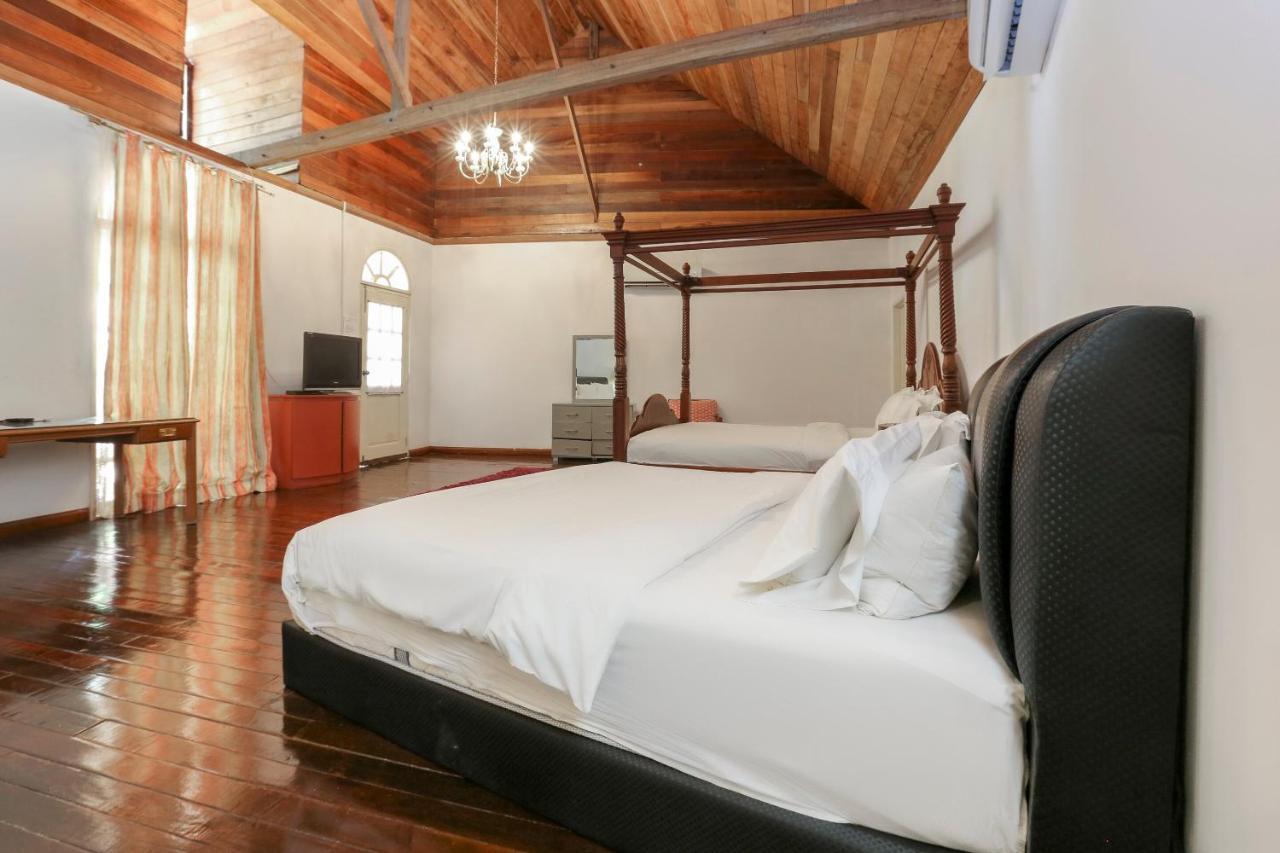 Villa Danialla Beach Resort Kampong Ayer Terjun Pinang Zewnętrze zdjęcie