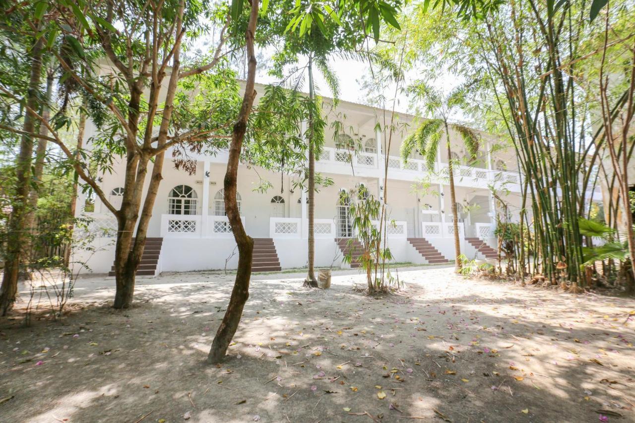 Villa Danialla Beach Resort Kampong Ayer Terjun Pinang Zewnętrze zdjęcie