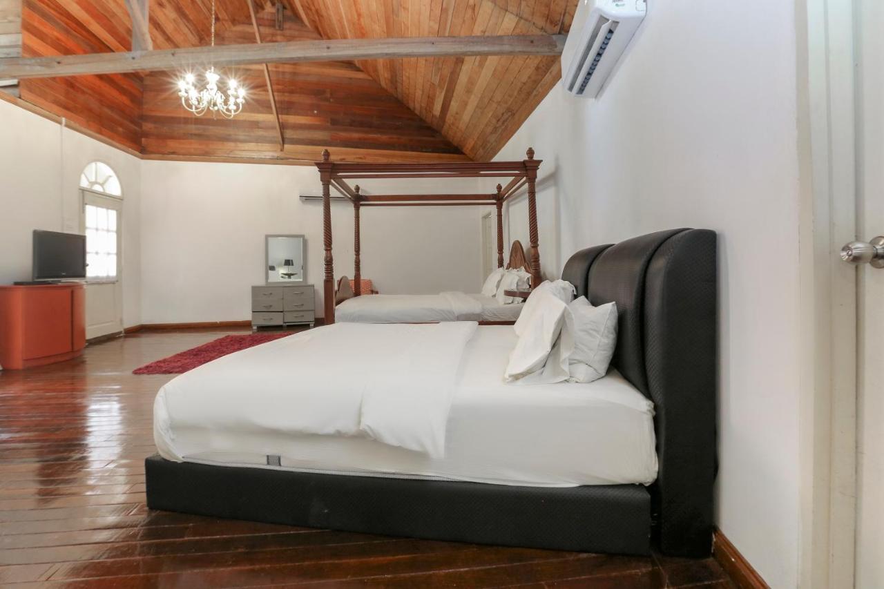 Villa Danialla Beach Resort Kampong Ayer Terjun Pinang Zewnętrze zdjęcie