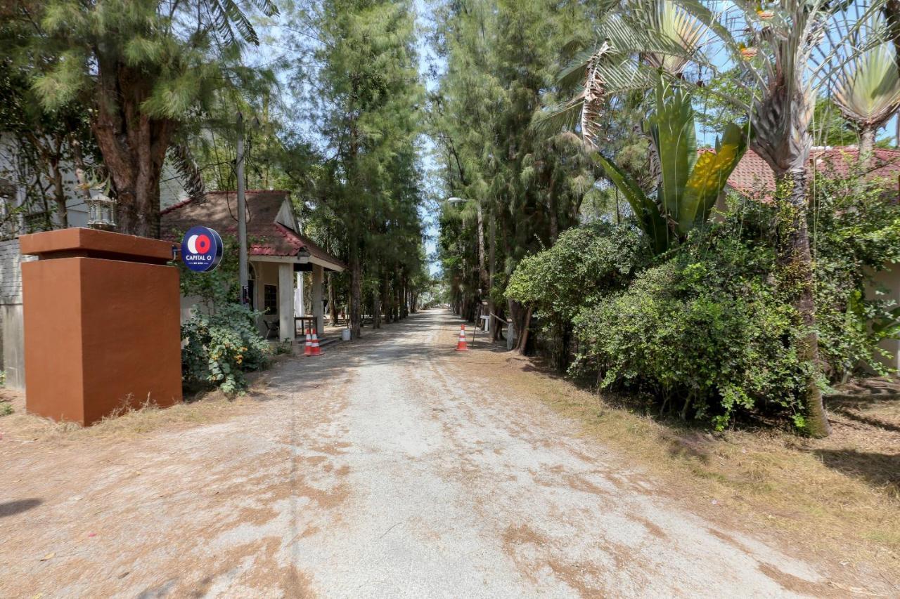 Villa Danialla Beach Resort Kampong Ayer Terjun Pinang Zewnętrze zdjęcie