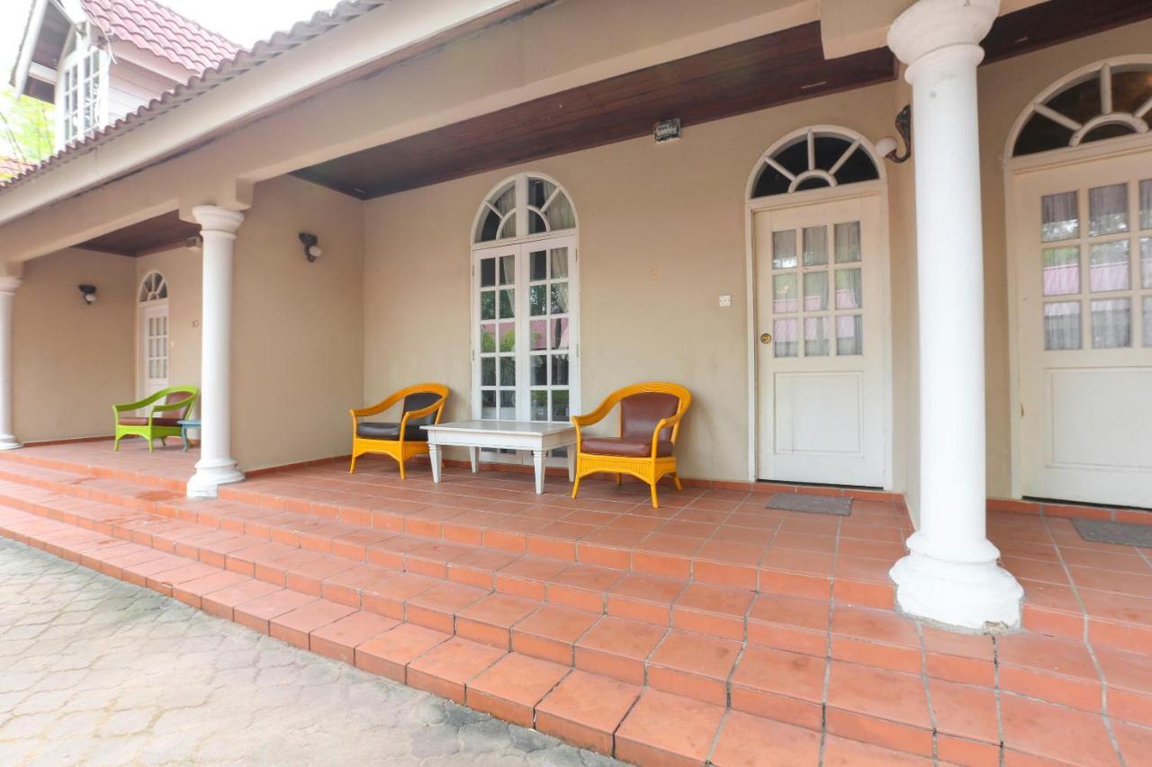 Villa Danialla Beach Resort Kampong Ayer Terjun Pinang Zewnętrze zdjęcie