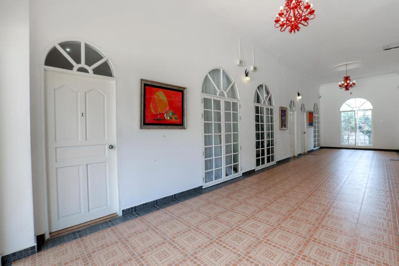 Villa Danialla Beach Resort Kampong Ayer Terjun Pinang Zewnętrze zdjęcie
