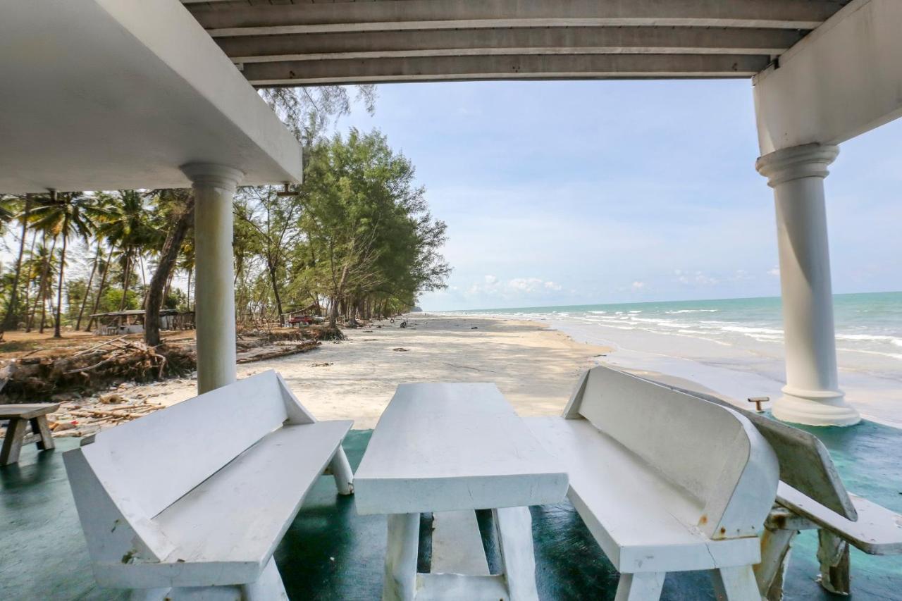 Villa Danialla Beach Resort Kampong Ayer Terjun Pinang Zewnętrze zdjęcie