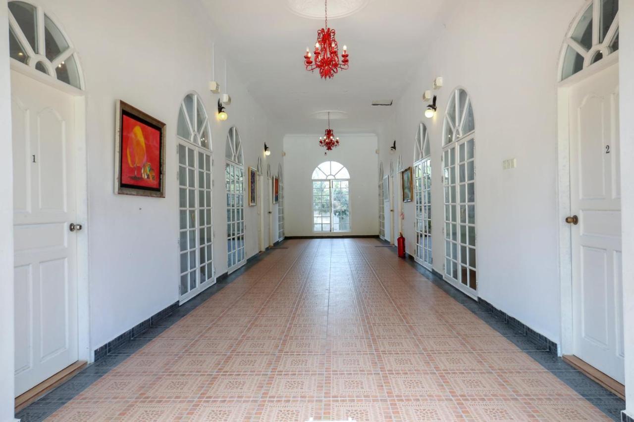 Villa Danialla Beach Resort Kampong Ayer Terjun Pinang Zewnętrze zdjęcie